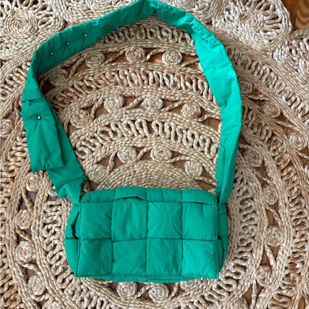 Green Crossbody Puffer Bag